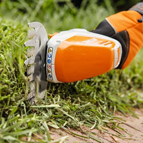 HSA 26 Cordless Hedge Trimmer - image 3